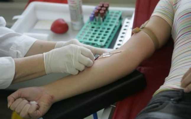 Doi medici vindecati de Covid au donat plasma pentru bolnavii in stare grava